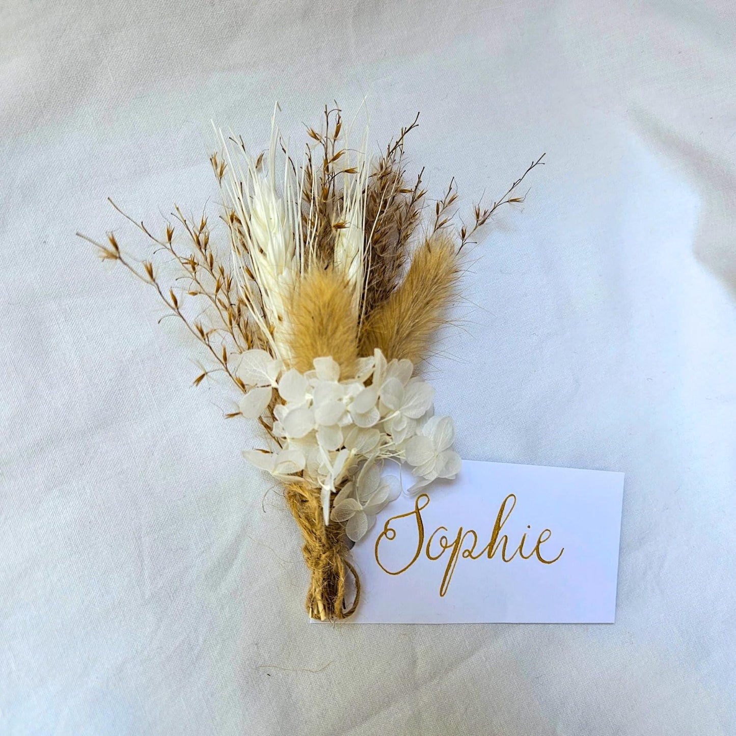 Mini Dried Flower Bouquet with Handwritten Place Name | Handwritten Calligraphy Place Card | Table Plan | White | Gold | Wedding